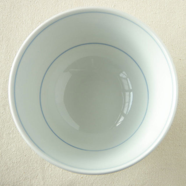 砥部焼　みつ葉の茶碗（小）を上から見たところ