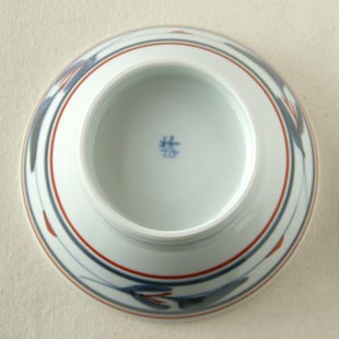 砥部焼　みつ葉の茶碗（小）の底面