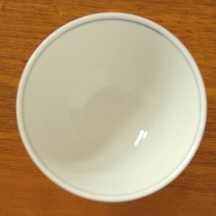 砥部焼・梅山窯　なずなの茶碗（小）を上から見て