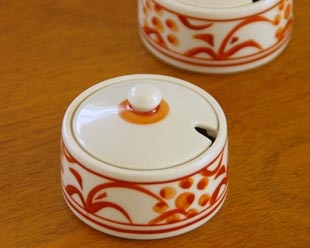 砥部焼 赤太陽の薬味入れ
