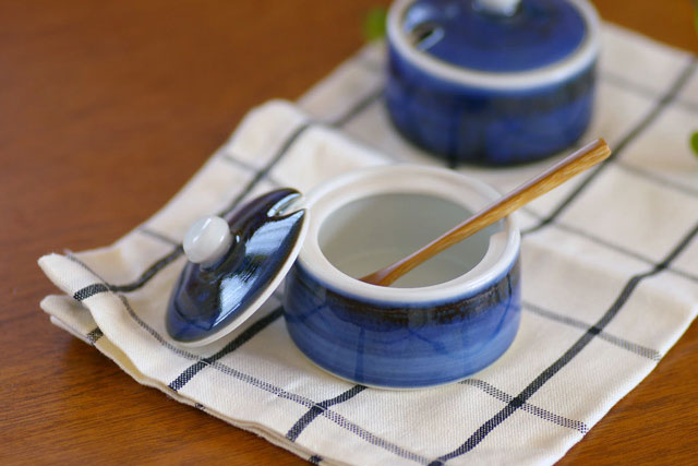 砥部焼・梅山窯　藍色の薬味入れ