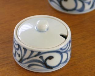 梅山窯 唐草の薬味入れ