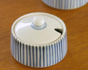 梅山窯　とくさ柄の薬味入れを