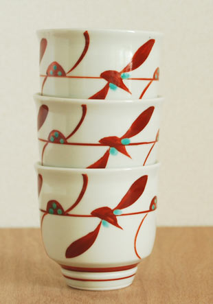 砥部焼・梅山窯　赤笹の湯呑を重ねて