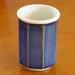 梅山窯　藍色の八角湯呑