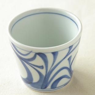 からくさのコーヒーカップ　持ち手裏側