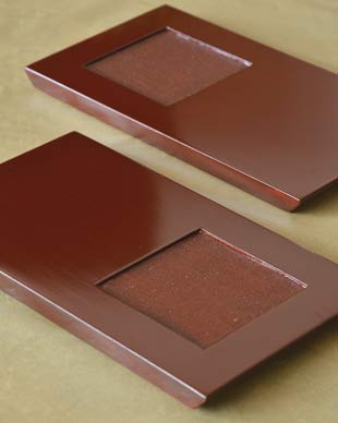 香川漆器　つむぎ後藤の銘々盆を並べて