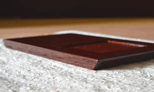 香川漆器　つむぎ後藤の銘々盆を横から見て