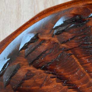 香川漆器　ハツミノリ彫の多用皿の木目