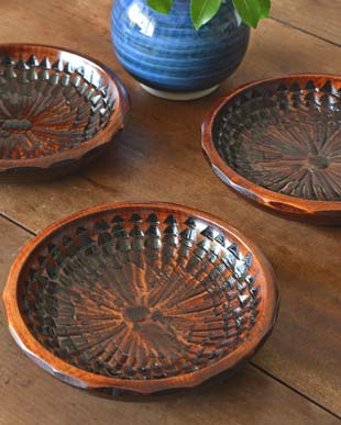 香川漆器　ハツリノミ彫の茶托