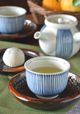 香川漆器　ハツリノミ彫の茶托