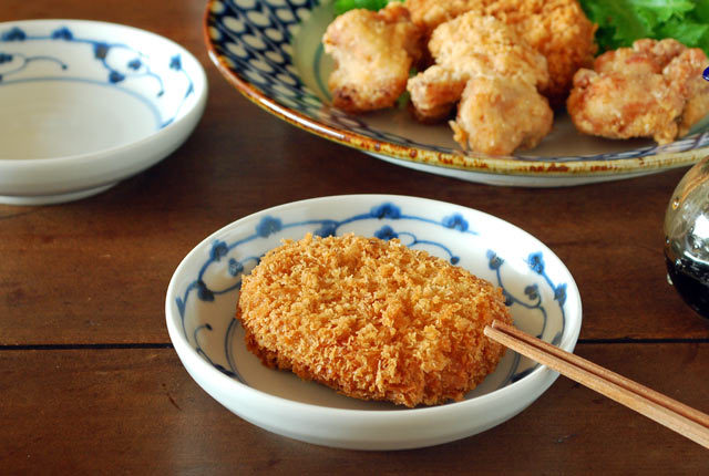 和食器・砥部焼　からくさ模様の小皿(4寸)