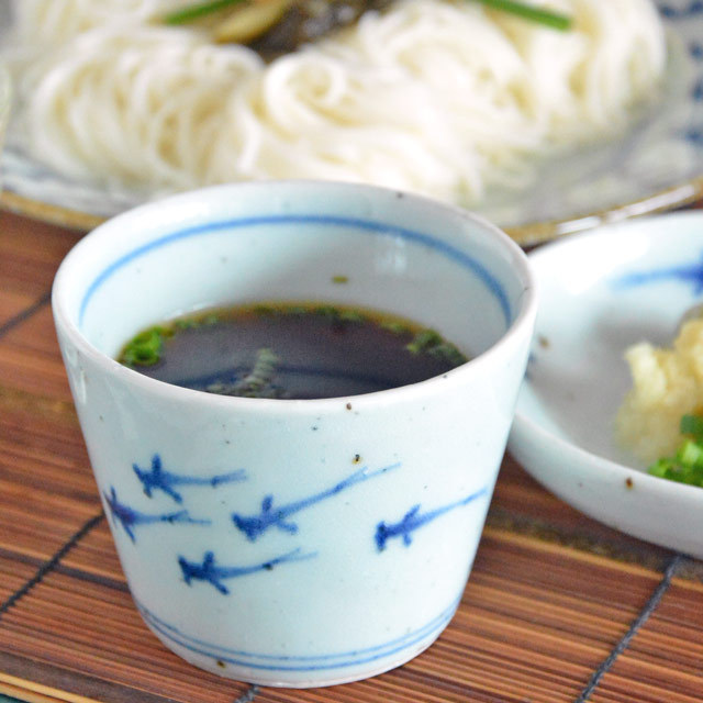 和食器・砥部焼　めだかのそばちょこ（大）
