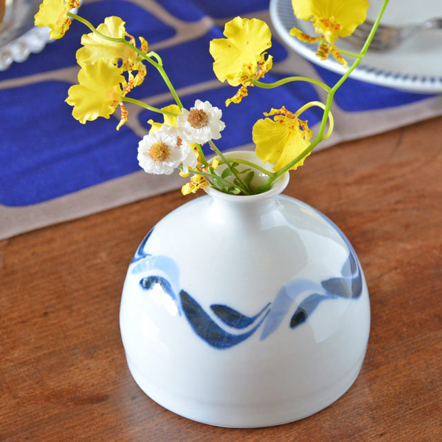 和食器・砥部焼 青波紋の一輪挿し