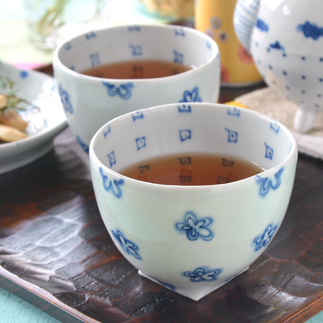 和食器・砥部焼 花柄のフリーカップ