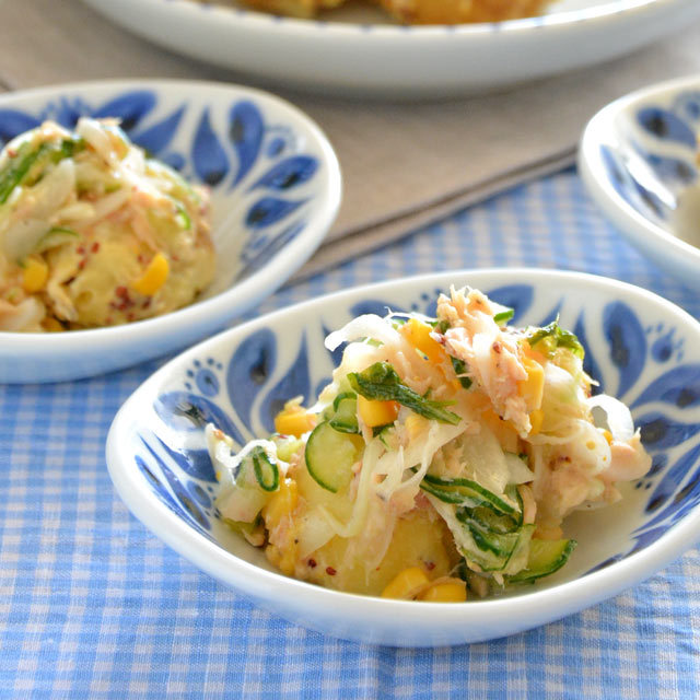 和食器・砥部焼　ブルーフラワーの楕円小皿