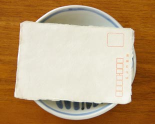 森陶房の銘々皿をはがきと比べて