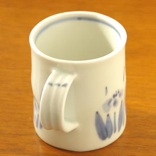 砥部焼・森陶房　あやめのマグカップの持ち手