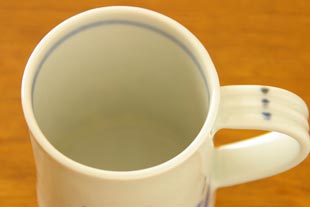 砥部焼・森陶房　あやめのマグカップを上から見て