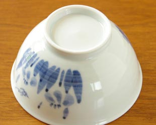 砥部焼・森陶房　あやめの茶碗の底面