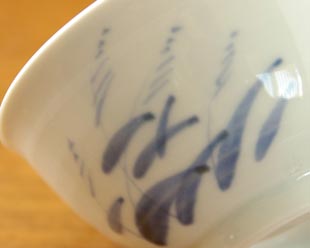 和食器・砥部焼　すすきの茶碗の絵付け