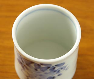 砥部焼・森陶房　ぶどうの筒湯のみ(小)を上から見て