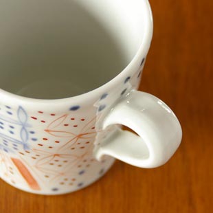 砥部焼・陶房遊　彩り紋のマグカップ（小）の持ち手部分