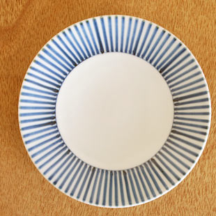 砥部焼・梅山窯　とくさ柄のティーカップの受皿