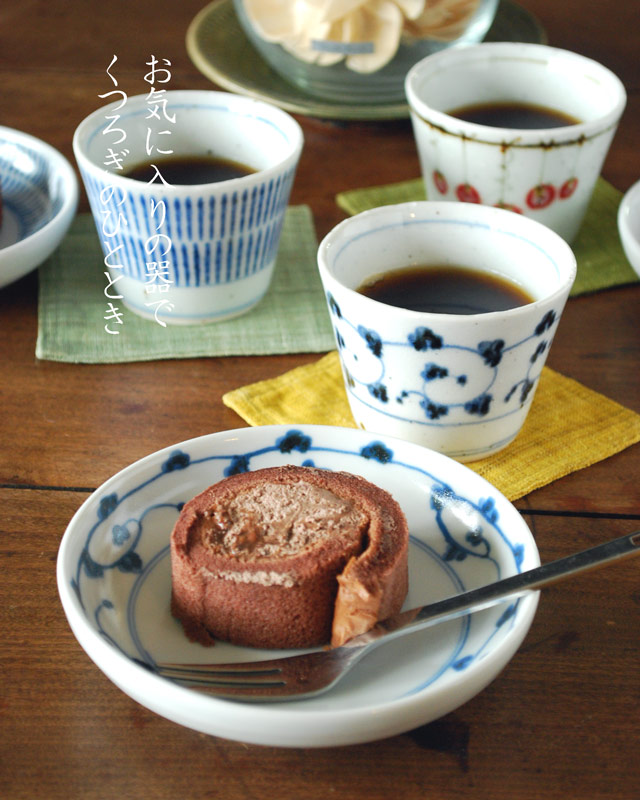砥部焼・中田窯 からくさ模様の小皿(4寸)