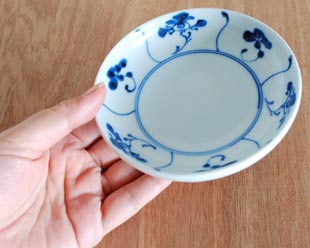 砥部焼の和食器 中田窯の小皿 【砥部工房 からくさ】
