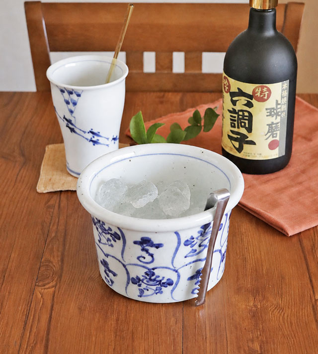 アイスペールとしてロック用の氷を浮かべたお酒の席