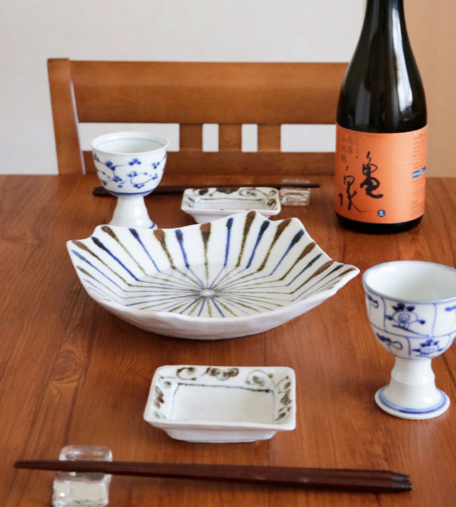 日本酒の席を華やかに彩る呉須鉄とくさの隅切皿