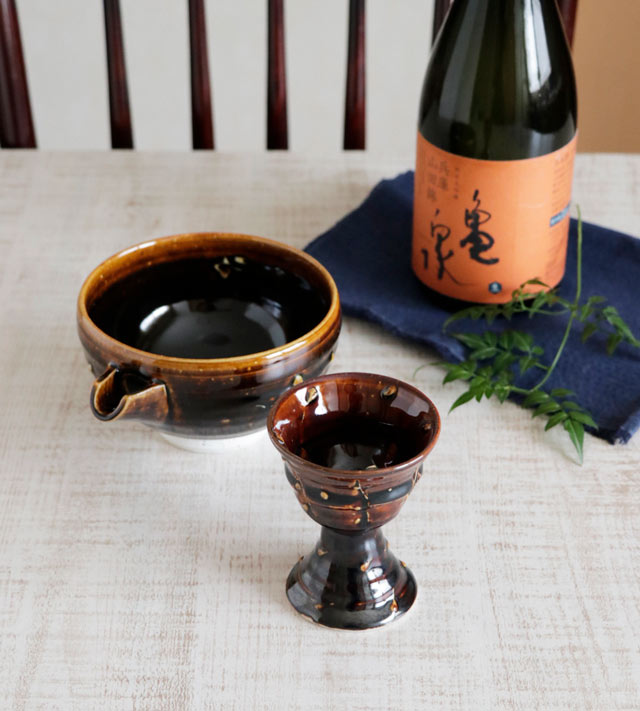 片口や酒器と並べたスタイリング