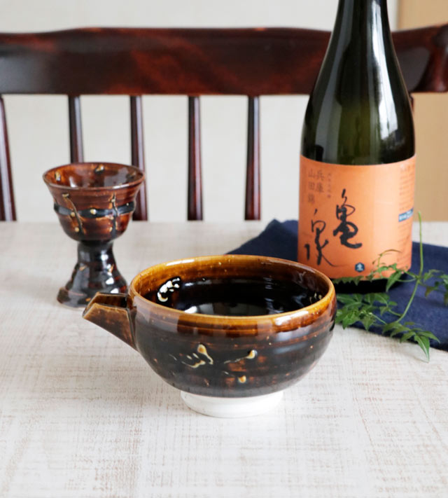 お酒とぐい呑みを合わせたスタイリング