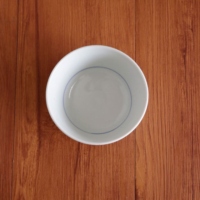 真上から見た椿の反茶碗・B