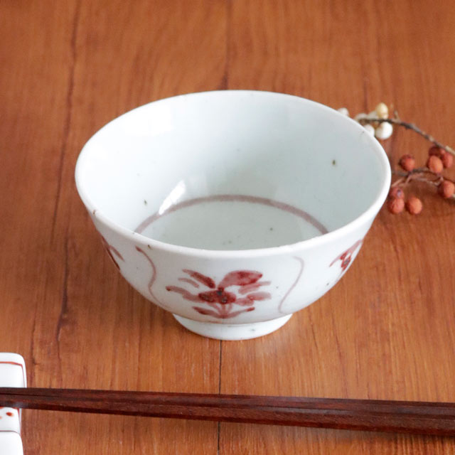 草文様の絵付けと質感