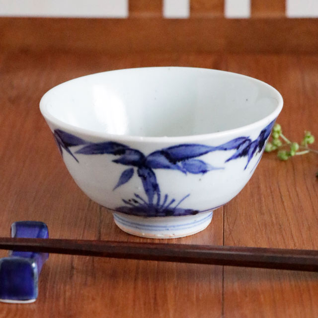 染付草纹の茶碗 正面