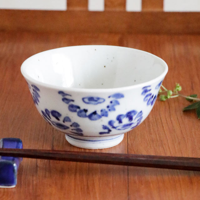 染付花の茶碗 正面