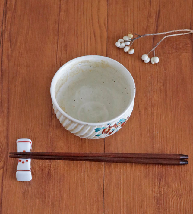 しのぎ色絵の丸碗 角度を変えた側面