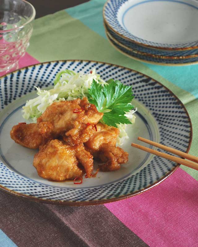 砥部焼 ドット模様のリム付皿(8寸)