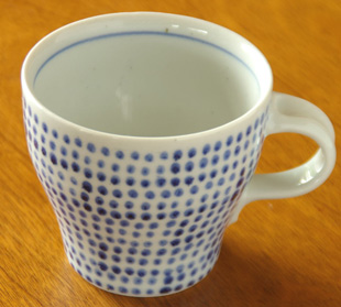 ドット模様のマグカップ