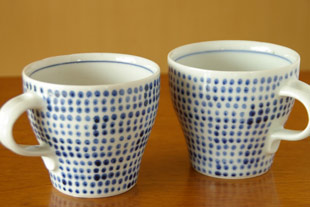 砥部焼・中田窯　ドット模様のマグカップの絵柄