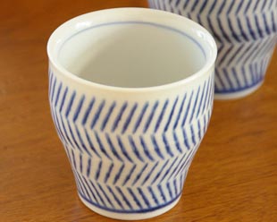 中田窯　はけめ模様のマグカップ