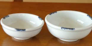 砥部焼・向井窯　白いギザギザ小鉢(3.5寸)と(4寸)