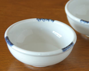 白いギザギザ小鉢（4寸）