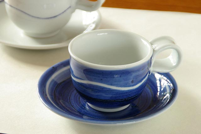 砥部焼・向井窯　青いコーヒーカップ