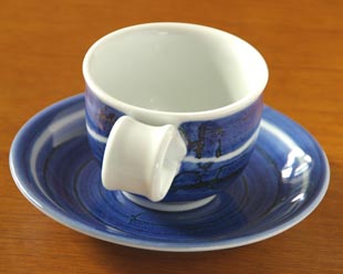 砥部焼・向井窯　青いコーヒーカップの持ち手