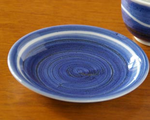 砥部焼・向井窯　青いコーヒーカップの受け皿