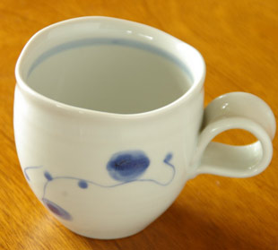 青玉のくねくねマグ