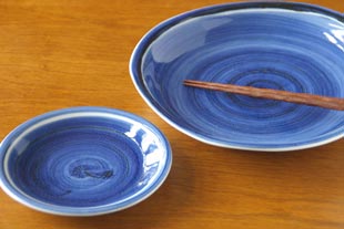 砥部焼・向井窯　青い取皿と大皿